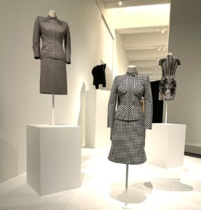 81B2AD1E-B004-403E-9FB4-D54EA083DBEF